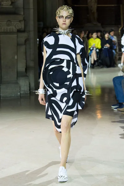 Look 2
